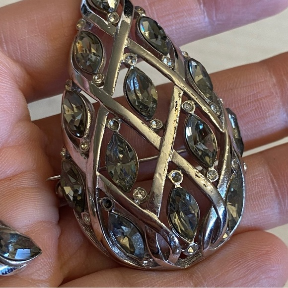 Vintage Basket Brooch and Earrings Set  Rhinestone Shield Silver Set - Picture 12 of 15